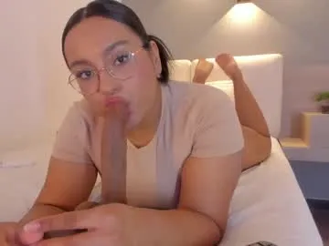 ellamontoya on Chaturbate 