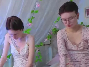 lil_tits_girls on Chaturbate