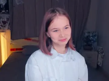 lynncozzy — Your little angel here! GOAL -  let's start this beautiful day with me <3 #new #shy #18 #teen #skinny [11 tokens remaining]