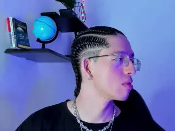 manu_vera8 — welcome dearlet's have fun ;) // GOAL: take off my pants [43 tokens left] #muscle #feet #bigcock #young #straight