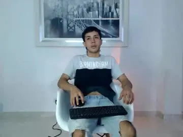 valen_and_paul_ on Chaturbate