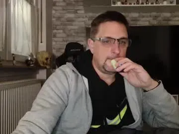 wirzwei8883 — shirt off [10 tokens left] #hard #masturbate #oil #cum #german