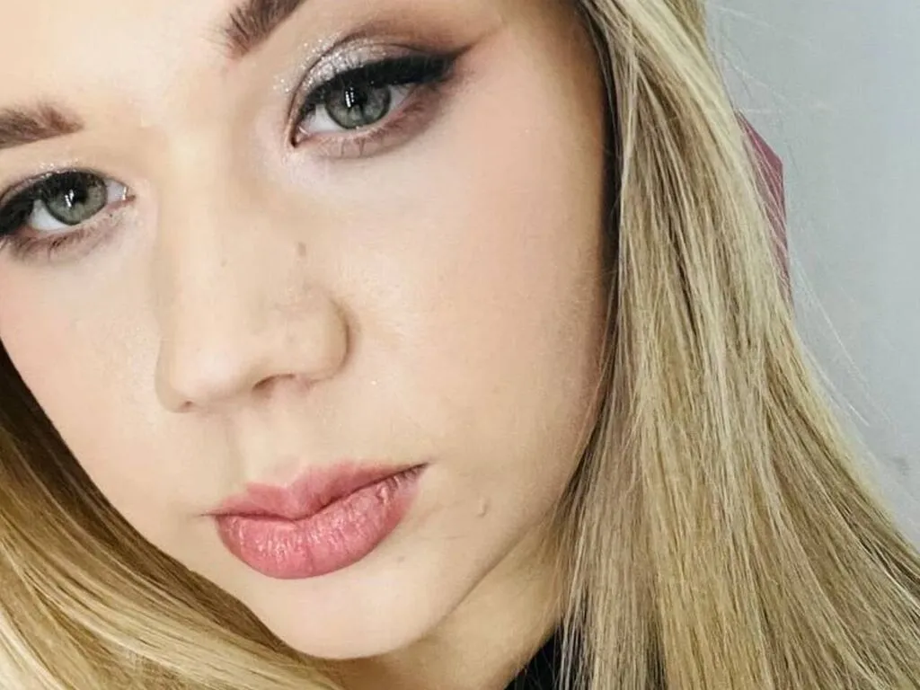 AminaDigges — I love cooking and never turn down an opportunity to try a new dish. My grandmother taught me how to cook traditional Polish recipes and I am proud to preserve my family's culture.