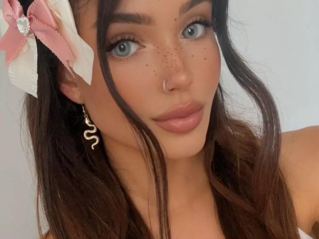 BellaSophiaSky on LiveJasmin