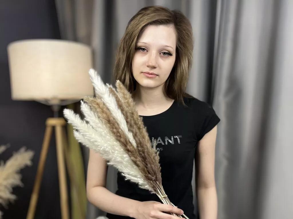 CateEmbury on LiveJasmin