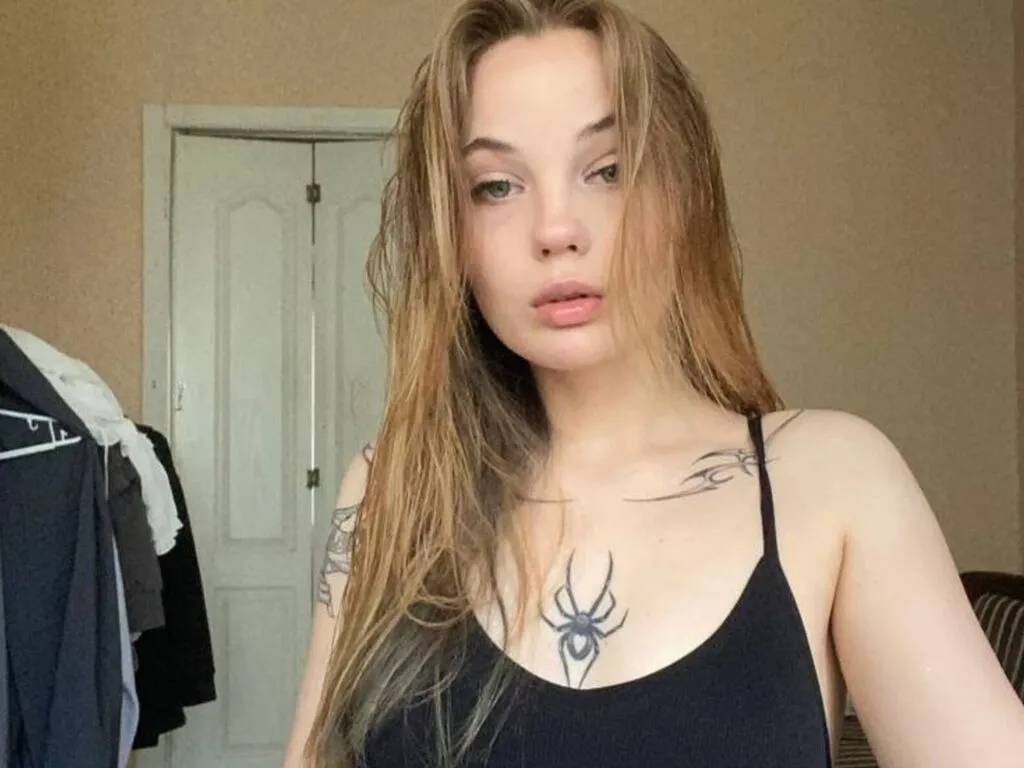 DungDelph — By day, I pretend to study design (but really, I just doodle cute things in my notebook )
By night, I turn into a dancing queen on TikTok --- sassy, sparkly, and totally addictive 