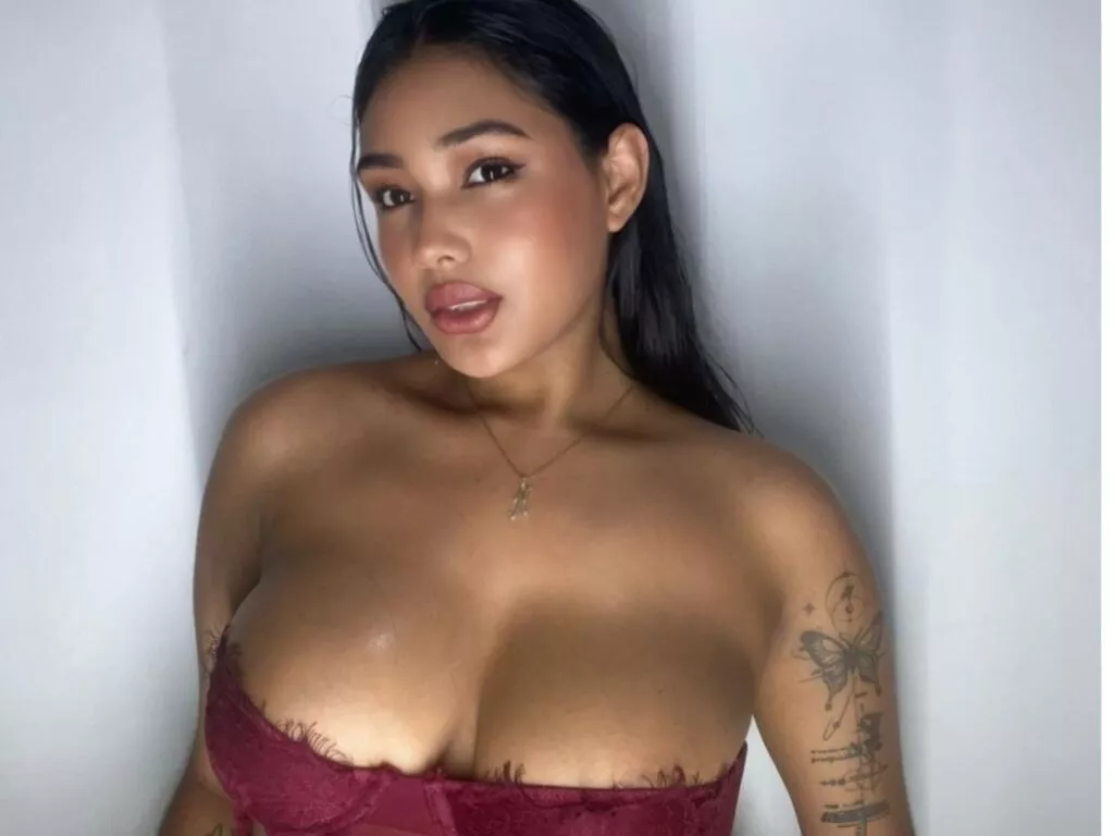 LaurenKaterine — I am passionate about dancing, drawing, and I love makeup!! I love Gym and take care of myself! Nothing better than a good meal and a good party with excellent company. What 