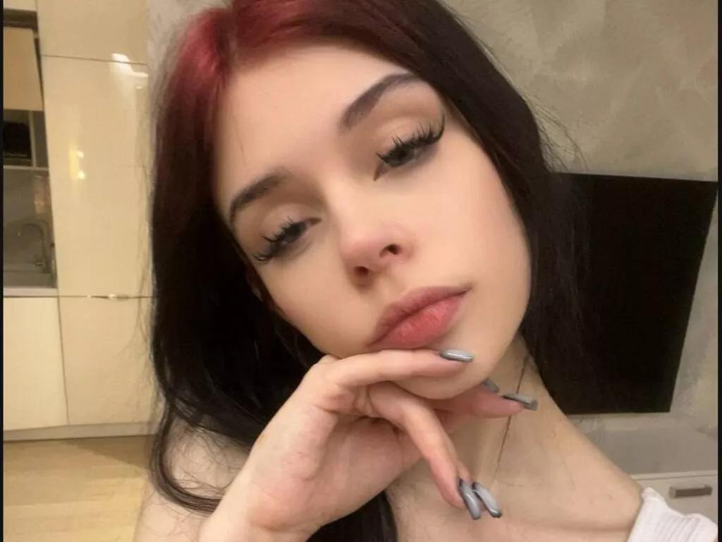 LoraBrow on LiveJasmin