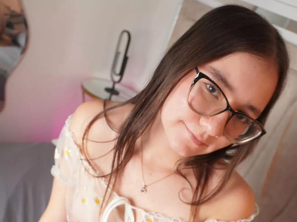 MiaHilfiger on LiveJasmin