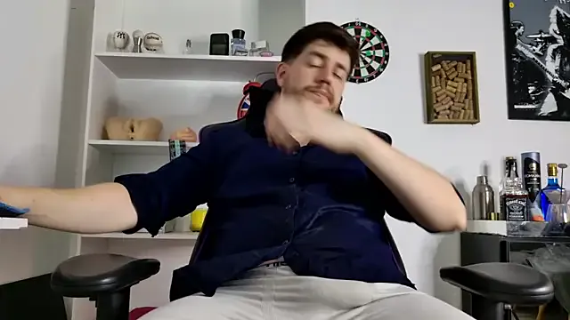 aaronlegend_ on StripChat 