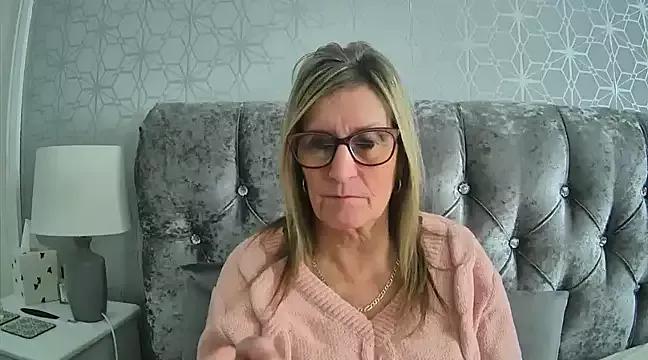 Additive_Mature_Linda on StripChat 