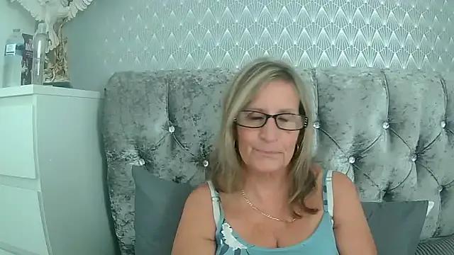 Additive_Mature_Linda on StripChat 