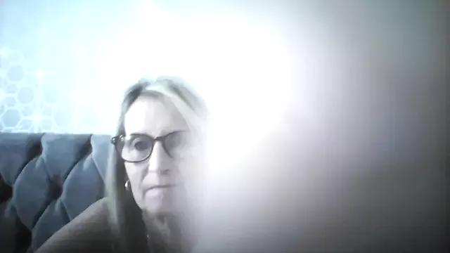 Additive_Mature_Linda on StripChat 