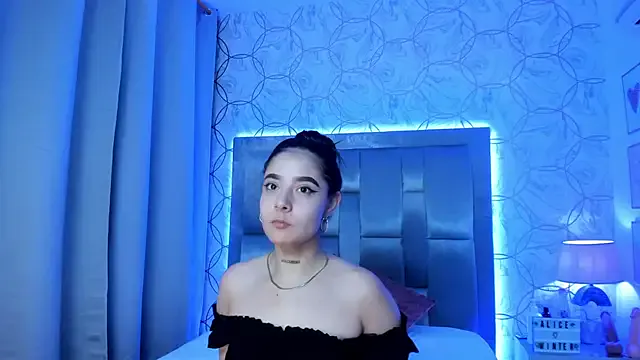 AlliceWinter on StripChat 