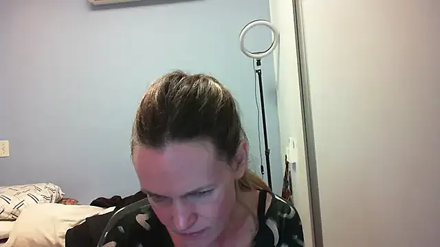 Annylove1 on StripChat 