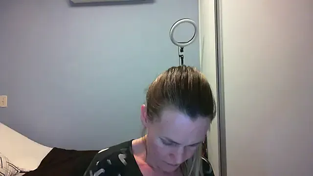 Annylove1 on StripChat 