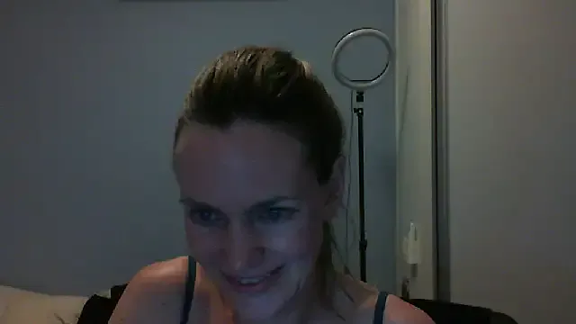 Annylove1 on StripChat