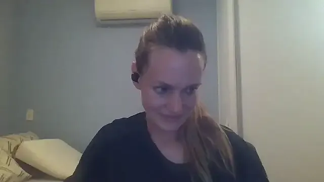 Annylove1 on StripChat 