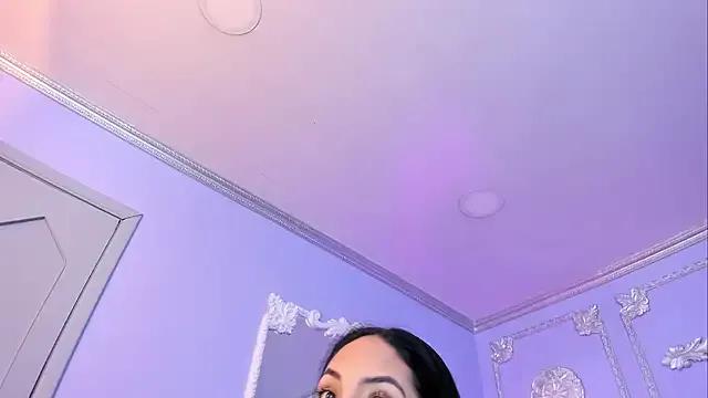 ArianaReynoldss on StripChat 
