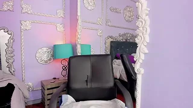 ArianaReynoldss on StripChat 