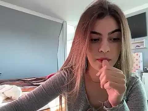 bellana20 on StripChat 