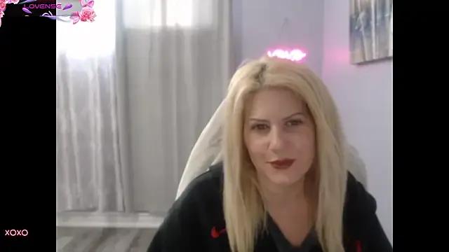 BellaStar84 on StripChat 