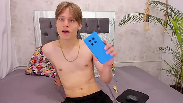 blondie_lover69 on StripChat