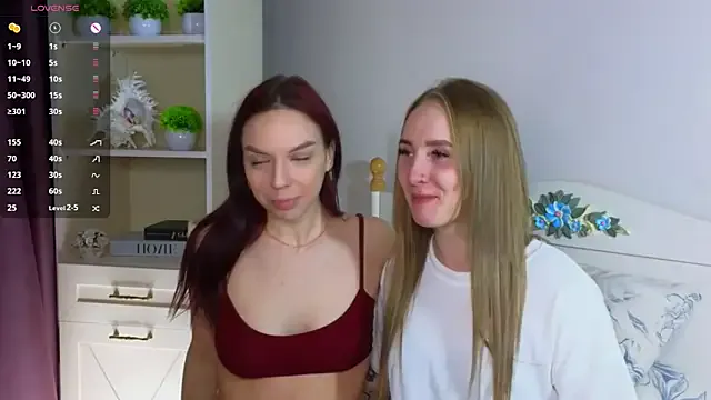 BrittnyChey — Massage and pleasure her tits