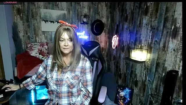 cowgirlc — Tits out for 15 mins!