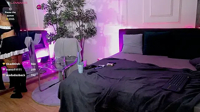 CreamyInkky_ on StripChat