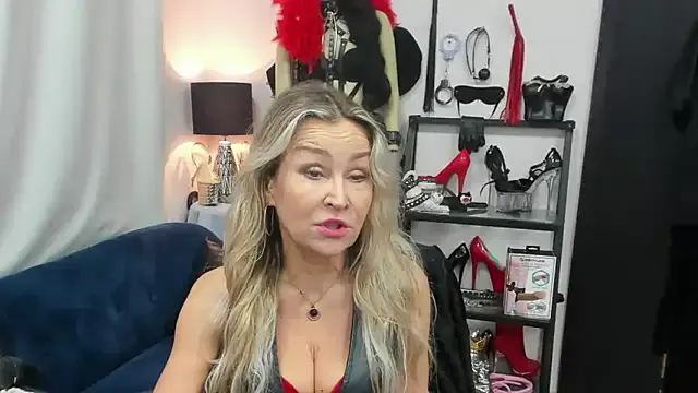 crystaLUX on StripChat