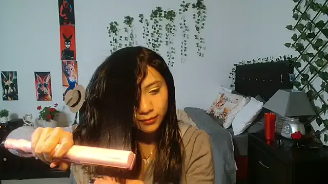 Dama_Scarlata18 on StripChat