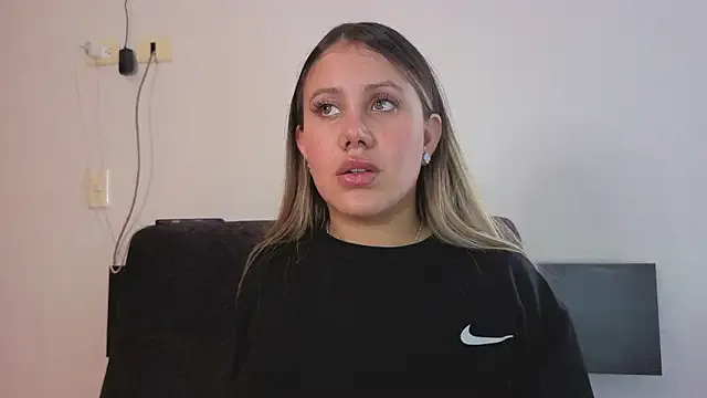 eleecttraa_12 on StripChat