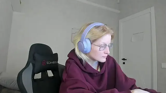 ElizabethHarpper on StripChat