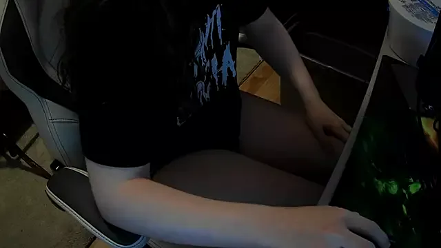 Elli-Ixby on StripChat 