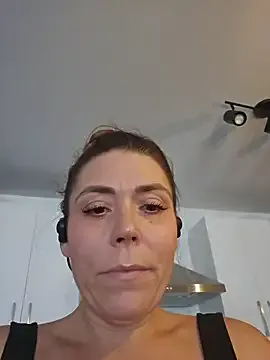 Ellie-L-Elizabeth on StripChat 