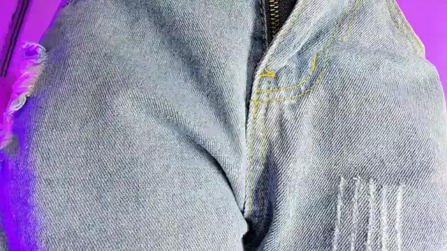 ellismiller on StripChat 