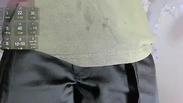 ellismiller on StripChat 