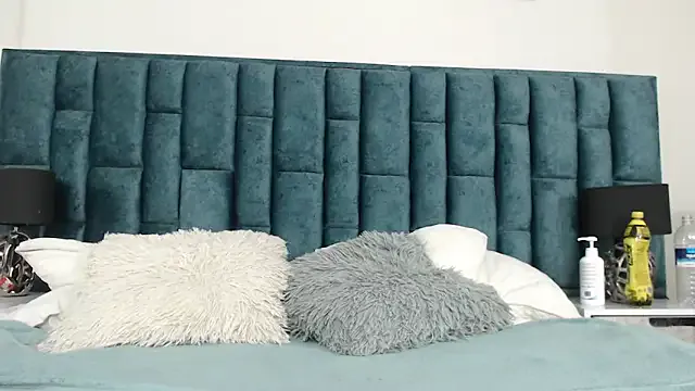 Emma_Foxi on StripChat 