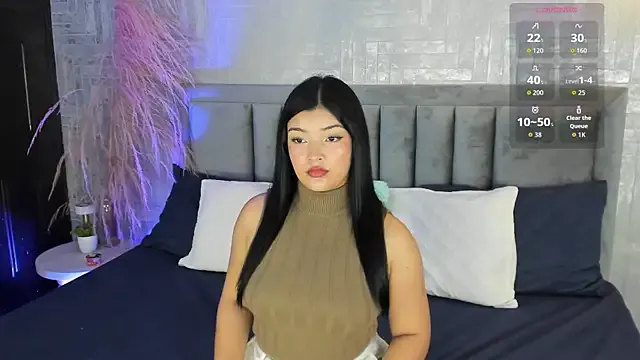 EmmaBlossom on StripChat 