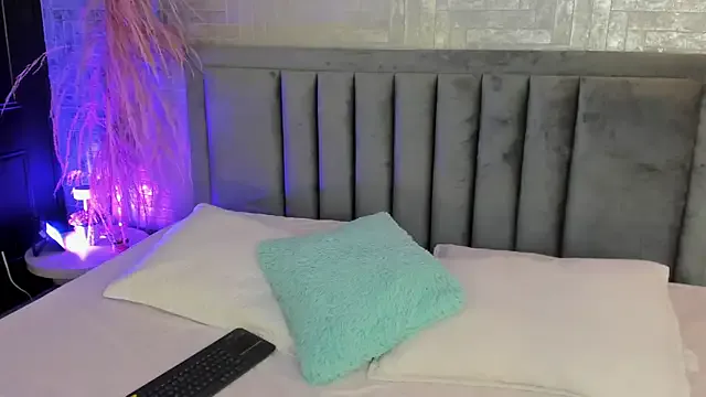 EmmaBlossom on StripChat 