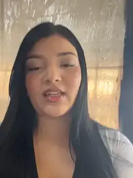 EmmaBlossom on StripChat 