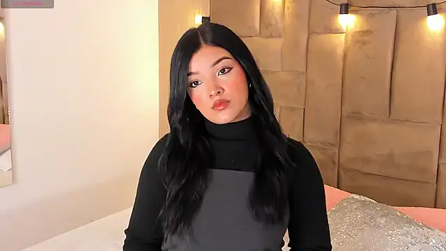 EmmaBlossom on StripChat 