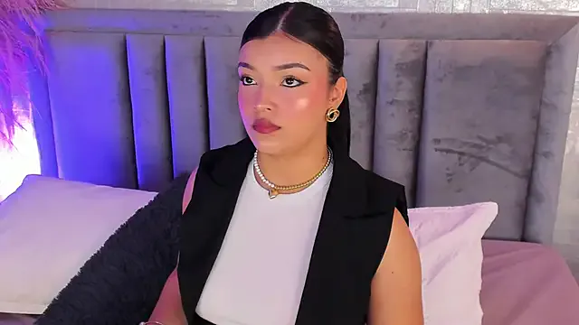 EmmaBlossom on StripChat 