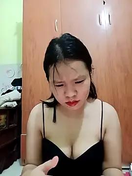 emyeuhss on StripChat 