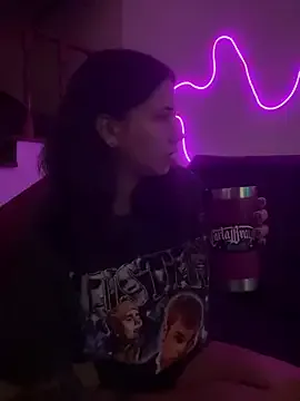 Hannahinfame — Mostrar o peitinho