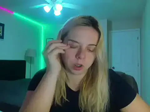 HappyIva on StripChat 