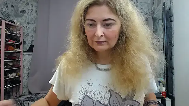 Helen1974 on StripChat 