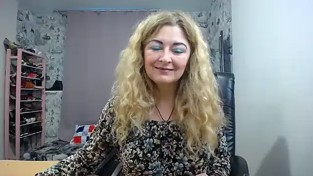 Helen1974 on StripChat 