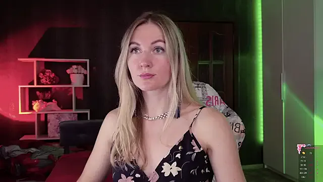 Hello_Lisha on StripChat 